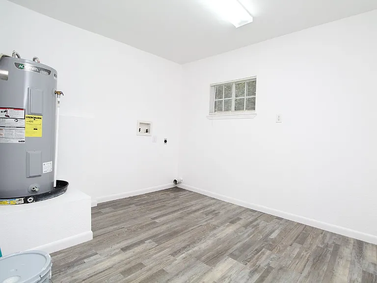 150 E Ensley St — Photo 18