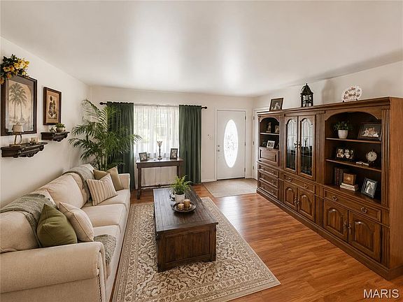 4th image of 775 Gerald Ave