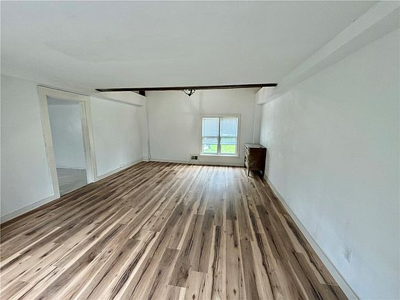 4th image of 377 Manley Rd #B