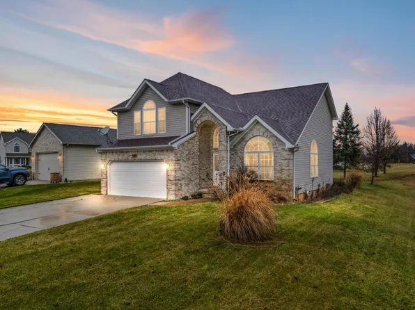 1300 Parkside Ct, Oxford, MI 48371