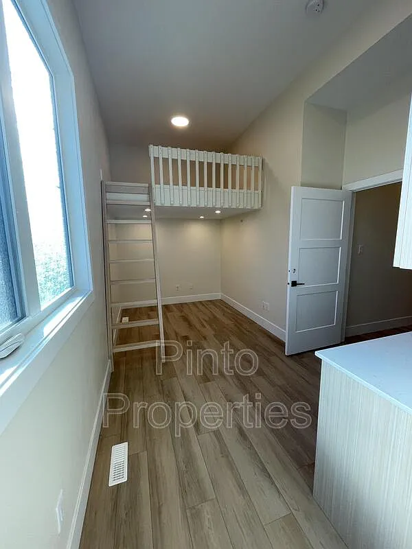 Studio, 1.0 bath, 227 sqft, $1,300 — Photo 1