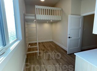 8717 110th St NW #3B, Edmonton, AB T6G 0X7