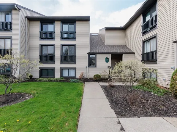 6270 Greenwood Pkwy APT 402, Northfield, OH 44067