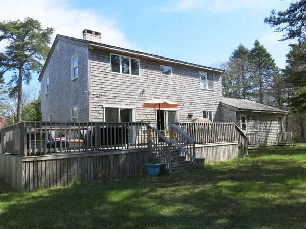 51 Skiffs Ln, West Tisbury, MA 02575