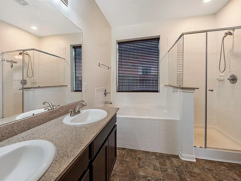 106 Crown Point Ct — Photo 14