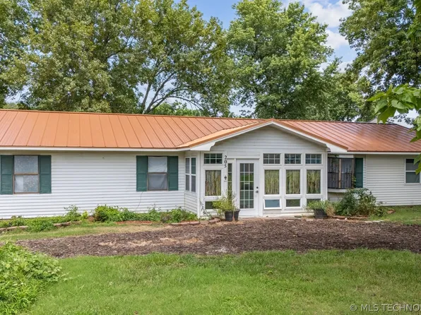 205 E Layton St, Chelsea, OK 74016