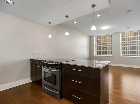 909 Walnut St APT 705, Kansas City, MO 64106