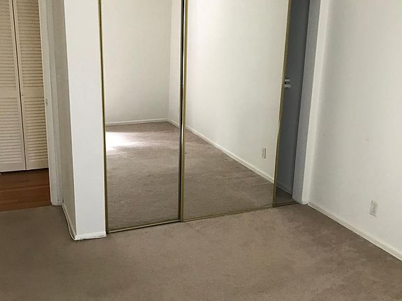 4th image of 1280 S Barrington Ave #11