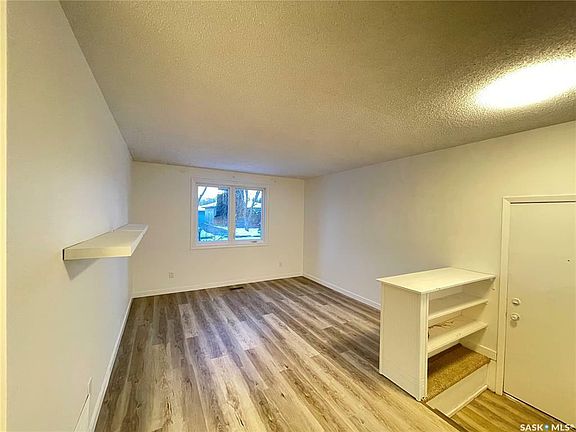3rd image of 138 Turner Cres