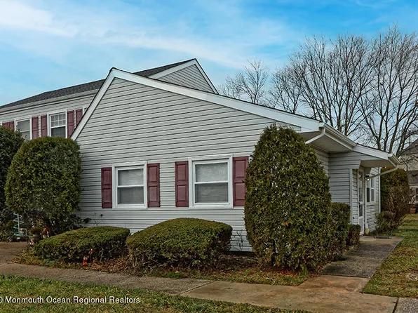 10 Gibraltar Ct, Barnegat, NJ 08005