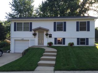 2137 Saint John Dr, Dubuque, IA 52002