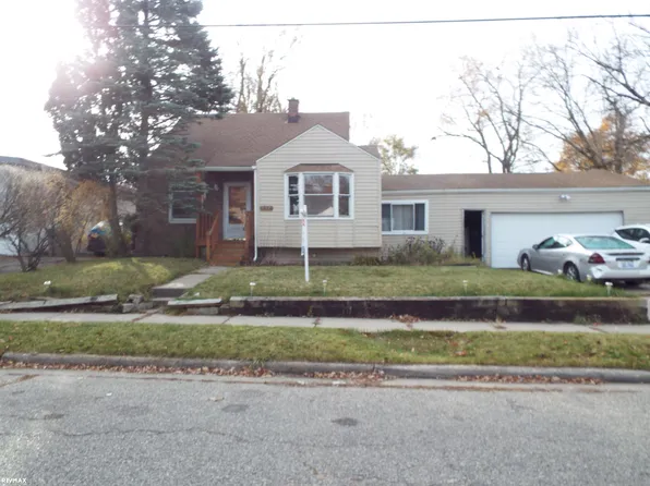 197 Crystal Lake Dr, Pontiac, MI 48341