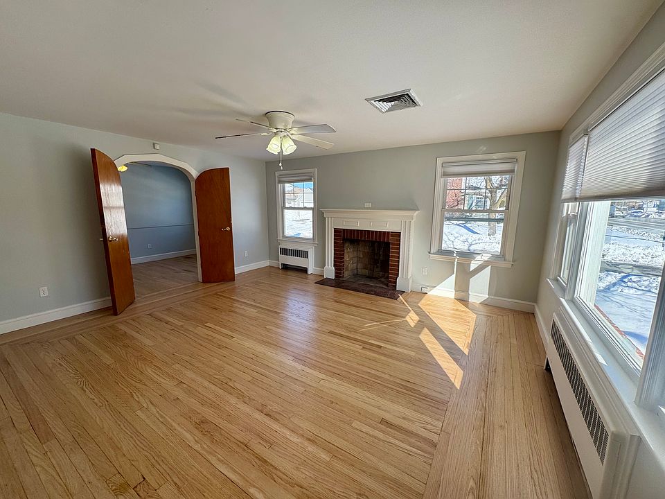 1st image of 915 Reservoir Ave
