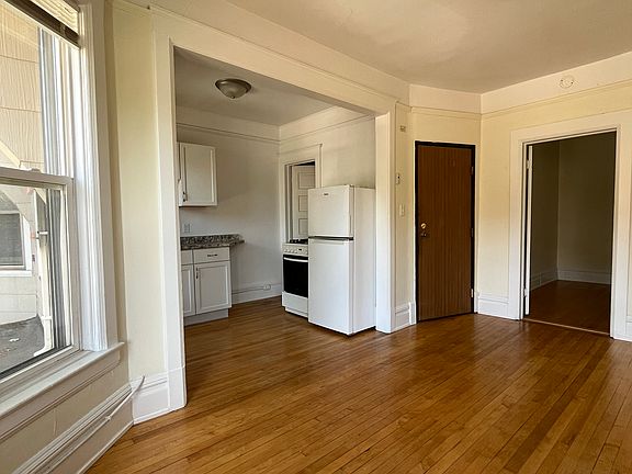 5th image of 716 E 1st St APT 7