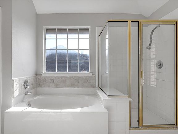 4th image of 4425 Lansbury Ln