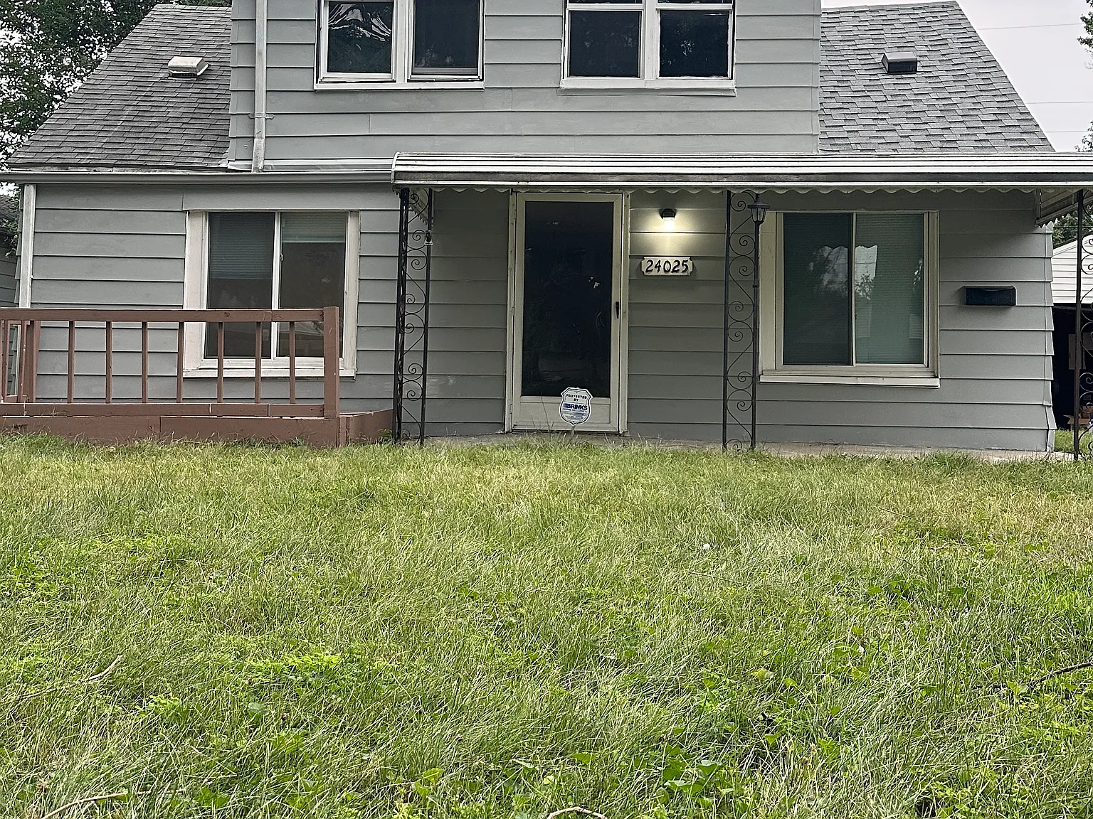 3 bed, 1.5 bath, 1200 sqft, $1,600 — Photo 1
