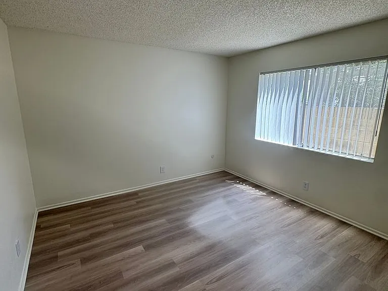 231 W Palmyra Ave — Photo 19