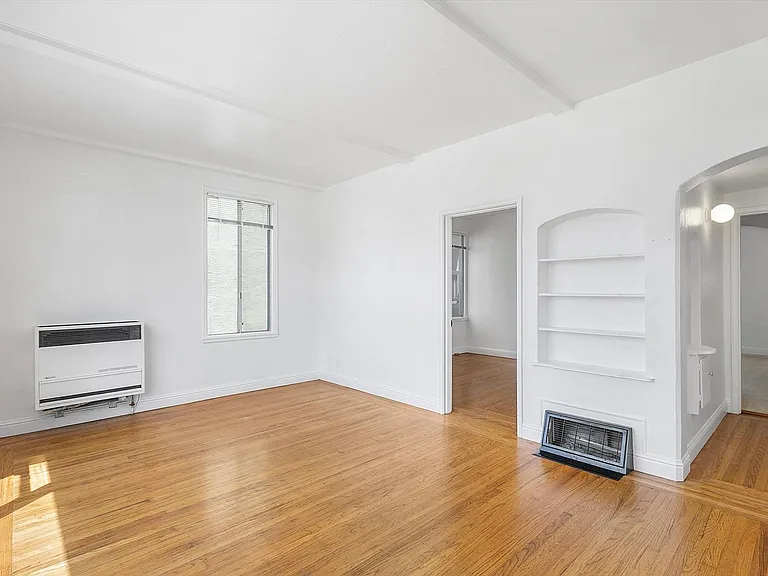 221 Pacific Ave — Photo 2