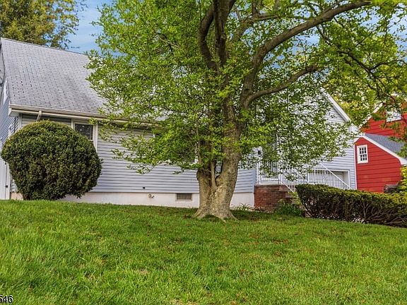 3rd image of 555 Riverside Dr
