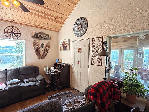 5th image of 204 Canyon Dr