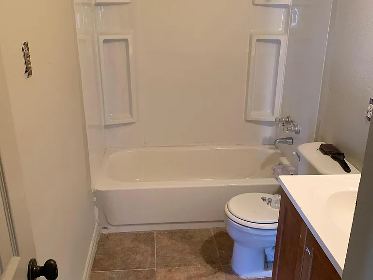 1031 Woodshire Cir — Photo 10