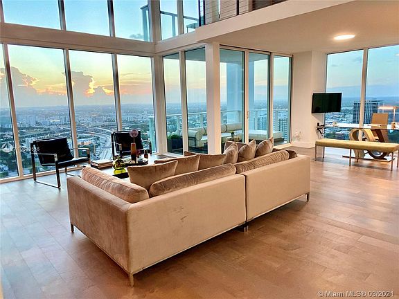 2nd image of 1040 Biscayne Boulevard 4206 #Ts