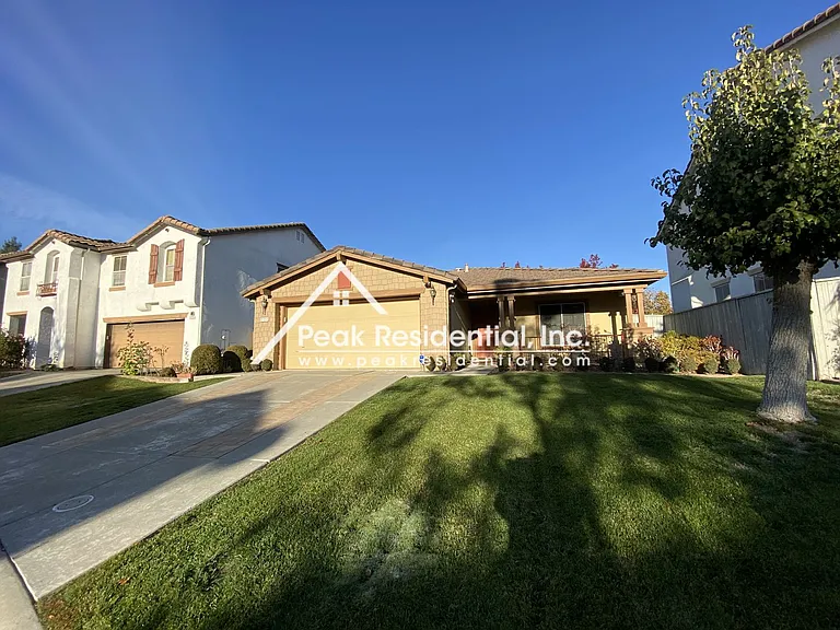 2727 Hinton Cir — Photo 2