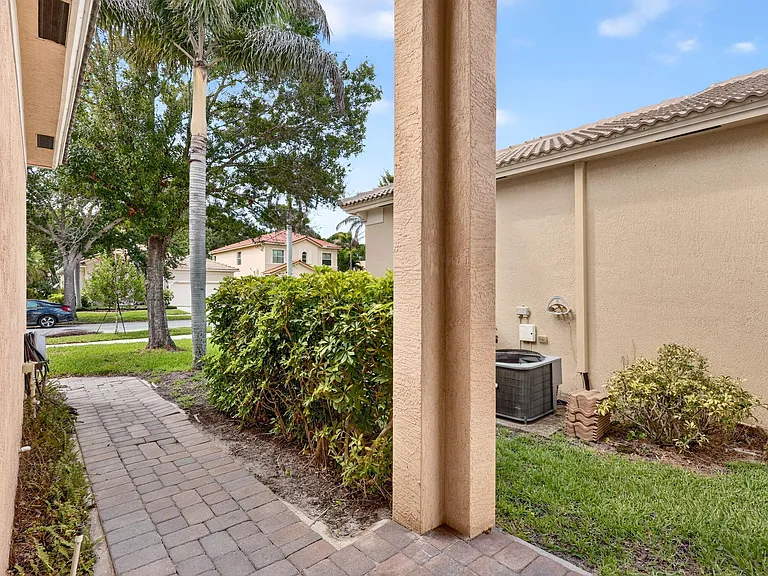 5614 Sunberry Cir — Photo 5