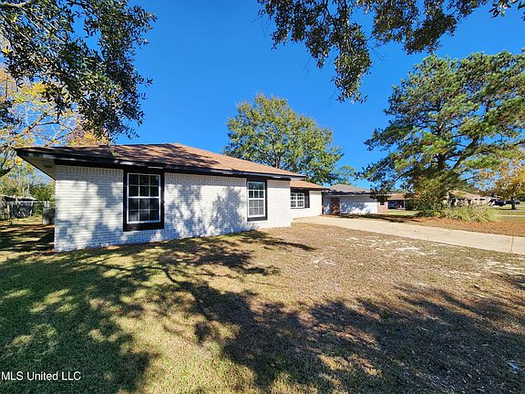 4th image of 2303 W Birch Dr