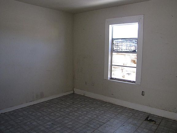 3rd image of 7646 Harrisburg Blvd