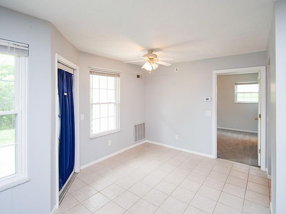 3rd image of 16 Meadow Ln Suite 3