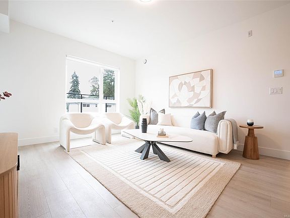 3rd image of 258 Helmcken Rd #202