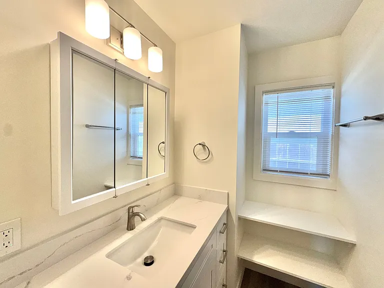 662-668 Florence Street — Photo 9