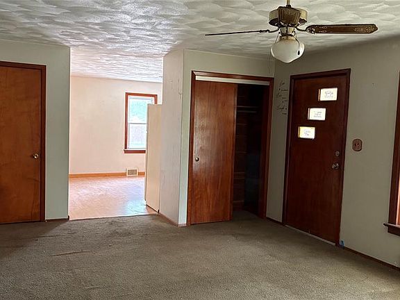 5th image of 105 Debra Ln