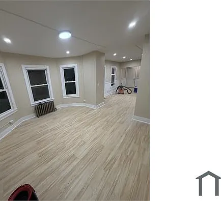 4 bed, 4276 sqft, $2,500 — Photo 3