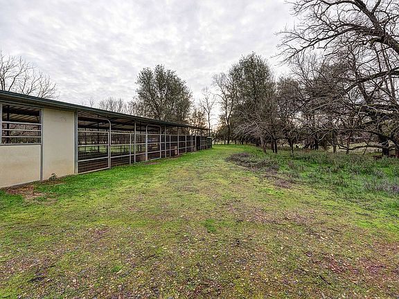 6 stall horse barn