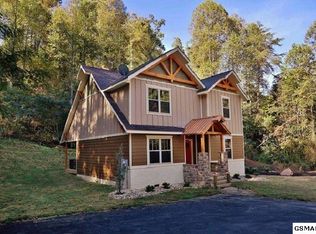460 Glades Rd, Gatlinburg, TN 37738