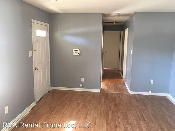 4th image of 819 Pebble Ct