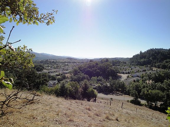 4th image of 413 Clover Springs Dr