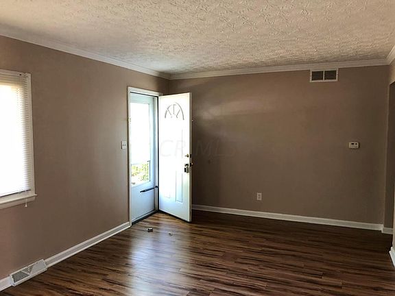 3rd image of 372 Collingwood Ave