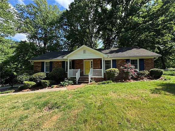 3rd image of 910 Forestglen Dr