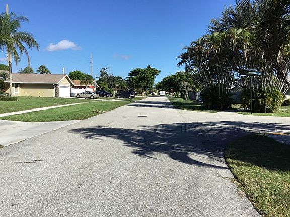 5th image of 5286 Woodstone Cir S