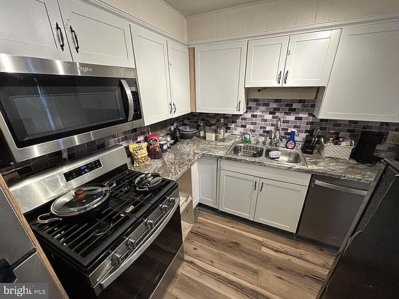 5th image of 3444 New Moon St
