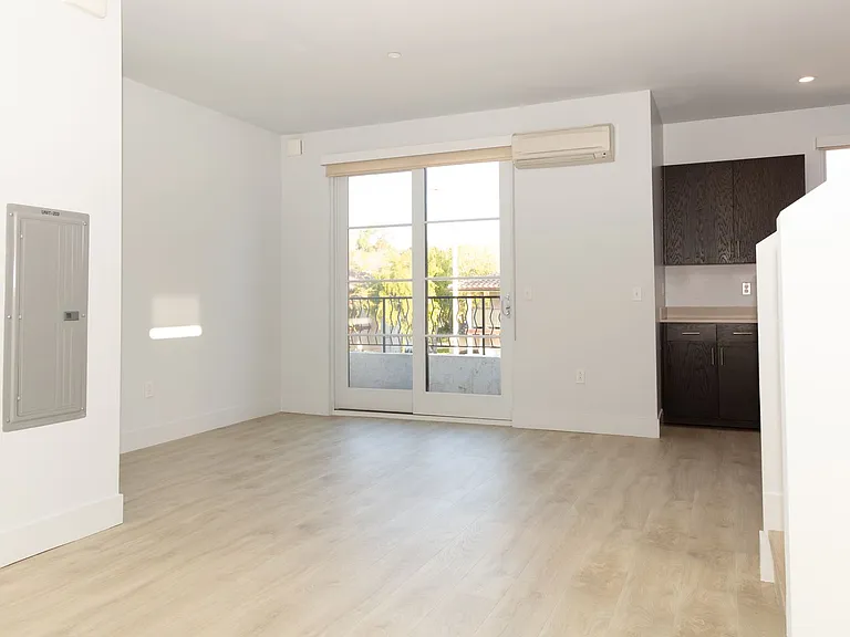 72 W Santa Clara St — Photo 41