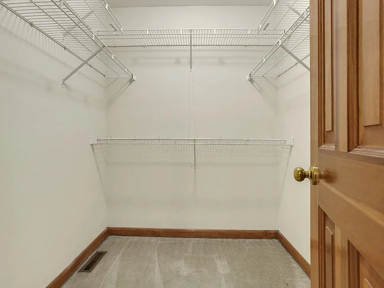 7641 Finbarr Ct — Photo 28