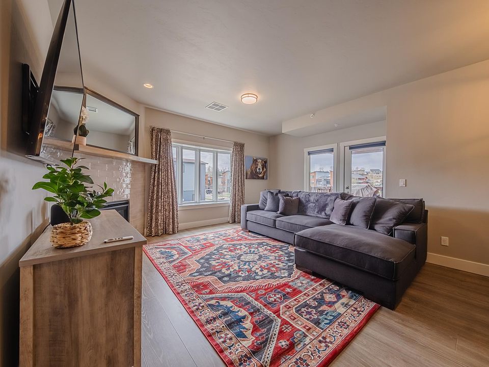 Comfy Living Room & Door to the Deck.
