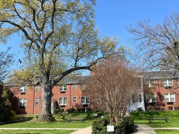 715 S Washington St APT C32, Alexandria, VA 22314