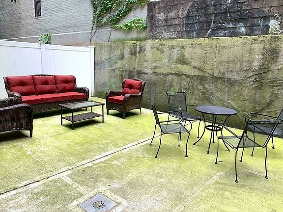 4th image of 162 Woodruff Ave APT 3A
