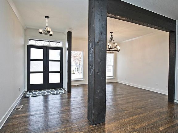 3rd image of 636 N Waterman Ave