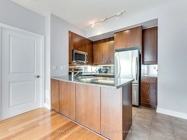 18 Yorkville Ave #3204 — Photo 12